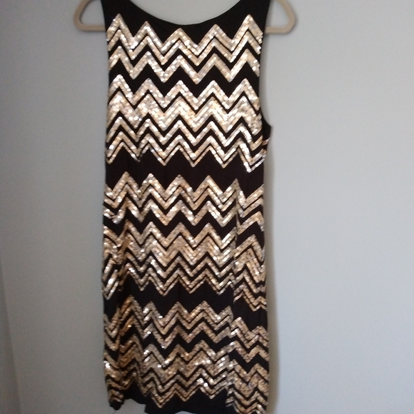 Angie Sparkle Sequin Short Dress XL Black & Gold Zig Zag Chevron Boat Neck Lined - Picture 2 of 4